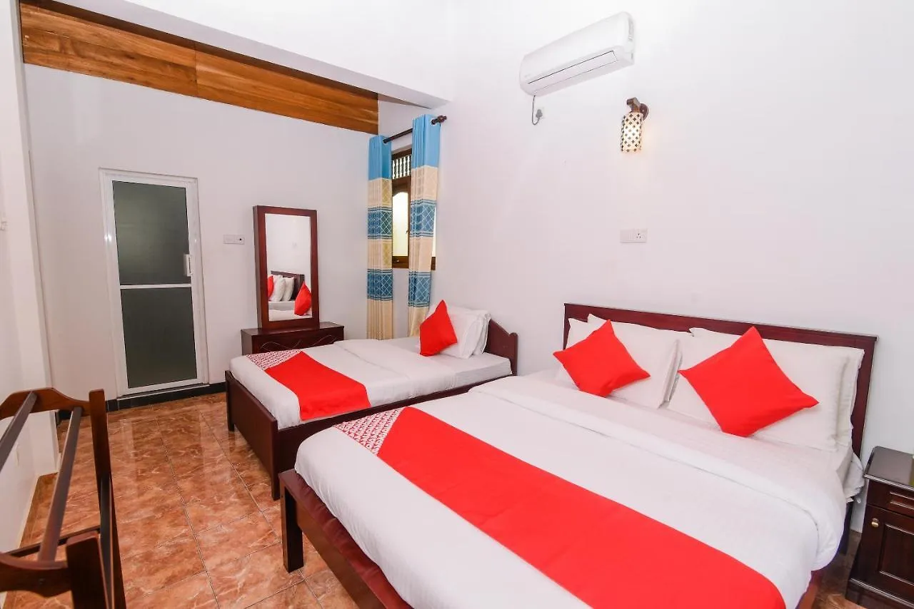 Red Star Kandyan Hotel